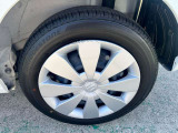 タイヤ残り溝が1.6mmになる目安として「スリップサイン」が設けられています。この車はまだまだ残ってますので、安心してお乗り頂けます!