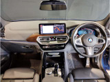 ☆センターパネルを運転席側に僅かに傾けたBMW独特のインパネ☆【駆け抜ける歓び】はここからもスタートしております☆