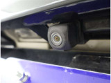 バックカメラが付いているので後方確認が非常にしやすいです。今や運転初心者も熟練者も必須装備!ついていて損はないですね♪