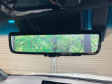 【デジタルインナーミラー】後席の大きな荷物や同乗者で後方が確認しづらい時でも安心!カメラが撮影した車両後方の映像をルームミラー内に表示。クリアな視界で状況の確認が可能です!