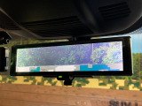 【デジタルインナーミラー】後席の大きな荷物や同乗者で後方が確認しづらい時でも安心!カメラが撮影した車両後方の映像をルームミラー内に表示。クリアな視界で状況の確認が可能です!