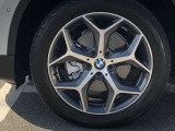BMW純正18インチホイール。洗練されたデザインで、足元の個性を引き立てます。