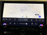 充実のオーディオ&ビジュアル機能にセンター通信型コネクティッドナビと車載ナビ機能も搭載。詳細は販売店スタッフまでおたずねください。