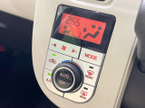 【オートエアコン】一度お好みの温度に設定すれば、車内の温度を検知し風量や温度を自動で調整。暑い&hellip;寒い&hellip;と何度もスイッチ操作をする必要はありません。快適な車内空間には必須の機能ですね♪