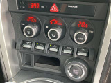 左右独立温度コントロールフルオートエアコンです。運転席、助手席それぞれで独立して温度設定ができます。冷え性の方が乗っても安心ですね♪