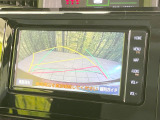 【バックカメラ】駐車時に後方がリアルタイム映像で確認できます。大型商業施設や立体駐車場での駐車時や、夜間のバック時に大活躍!運転スキルに関わらず、今や必須となった装備のひとつです!
