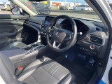 【運転席】座り心地が良いシートなので長時間の運転でも快適にお過ごしいただけます。新品のフロアマットのご注文も可能です。掲載箇所以外にご希望の写真がございましたらお気軽にお問い合わせ下さい。