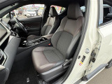 【運転席】座り心地が良いシートなので長時間の運転でも快適にお過ごしいただけます。新品のフロアマットのご注文も可能です。掲載箇所以外にご希望の写真がございましたらお気軽にお問い合わせ下さい。