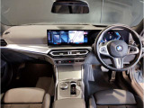 ☆センターパネルを運転席側に僅かに傾けたBMW独特のインパネ☆【駆け抜ける歓び】はここからもスタートしております☆