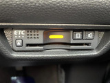【ETC】有料道路を利用する際に料金所で停止することなく通過できる、ETC車載器(ノンストップ自動料金収受システム機器)が装備されています。セットアップを行うことで利用可能になります。
