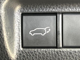 【パワーバックドア】スマートキーや運転席のボタンを押すだけでリアゲートが自動で開閉します!荷物を持っている時や、高い位置にあるバックドアを閉める際に便利な機能です♪