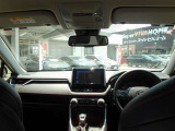 見通しのよいすっきりとした視界で、運転のしやすさは疲れにくさにも繋がりますよ♪