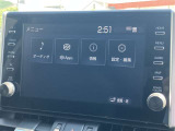 ディスプレイオーディオを装備。スマホとクルマをつなぐことで、これまでのナビに加えて、いろんなサービスが楽しめます。