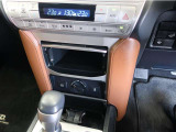 左右独立温度コントロールフルオートエアコンです。運転席、助手席それぞれで独立して温度設定ができます。冷え性の方が乗っても安心ですね♪