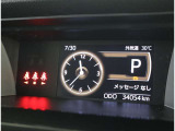 スタイリッシュなブラック系を基調とした内装色。