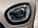 【オートライト】ヘッドライトのオンオフを自動で切り替えてくれる便利な機能です。トンネルを走行する際も自動で転倒致しますので、ライトの操作をしていただく必要は御座いません☆