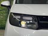 【LEDヘッドライト】悪天候や夜間走行時も良好な視界を確保し安心して運転できる高輝度LEDヘッドライトを装備!点灯速度が早く、消費電力も抑えられています。