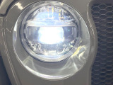 ●LEDヘッドライト:夜間走行時も良好な視界を確保し安心して運転できる高輝度LEDヘッドライトを装備!点灯速度が早く、消費電力も抑えられています。