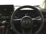 とっても見やすいメーターです。夜間時はラグジュアリーな気分にさせてくれる照明が魅力ですので、夜のドライブも楽しみになりますよ♪