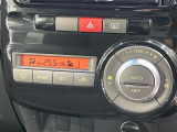 【オートエアコン】一度お好みの温度に設定すれば、車内の温度を検知し風量や温度を自動で調整。暑い&hellip;寒い&hellip;と何度もスイッチ操作をする必要はありません。快適な車内空間には必須の機能ですね♪