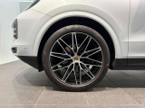 22インチ RS Spyder Design ホイール搭載です。