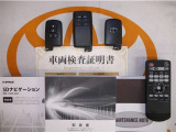 スマートキー&エンジンスターター&後席モニター用リモコン付。取扱説明書とメンテナンスノートもあります☆品質評価シート付いてます!