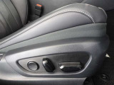 パワーシート搭載。微妙な調整が手軽にでき、ピッタリのポジションで運転することが可能です。