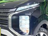 【LEDヘッドライト】悪天候や夜間走行時も良好な視界を確保し安心して運転できる高輝度LEDヘッドライトを装備!点灯速度が早く、消費電力も抑えられています。