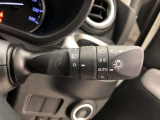 周囲の明るさに応じて自動でヘッドライトの点灯・消灯ができる機能です。トンネル通過時にライトの付け忘れ・消し忘れが無くなり雨の日や夕方の走行も安心・安全ですね♪