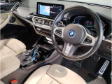 ☆センターパネルを運転席側に僅かに傾けたBMW独特のインパネ☆【駆け抜ける歓び】はここからもスタートしております☆
