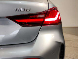 BMWの伝統の丸目4灯ヘッドライトでございます。LEDライトで視認性もよく明るく安全性の向上につながります。
