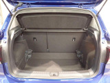 荷室は荷物を隠せるトノカバー付!充分な荷室の広さです!