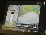 【アラウンドビューモニター】専用のカメラにより、上から見下ろしたような視点で360度クルマの周囲を確認することができます☆死角部分も確認しやすく、狭い場所での切り返しや駐車もスムーズに行えます。