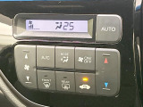 【オートエアコン】一度お好みの温度に設定すれば、車内の温度を検知し風量や温度を自動で調整。暑い&hellip;寒い&hellip;と何度もスイッチ操作をする必要はありません。快適な車内空間には必須の機能ですね♪