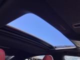 【 サンルーフ 】解放感溢れるサンルーフ♪車内には爽やかな風や太陽の穏やかな光が差し込みます♪