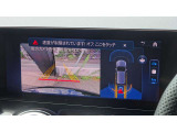 【リバ-ス連動カメラシステム】リバースと連動し、車両後方の映像をディスプレィに表示歪みの少ないカメラにより鮮明な画像で後退の運転操作をサポートします。