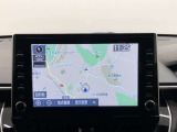 ディスプレイオーディオ装着車。ディスプレイとスマホを連携で、様々なアプリを使用できます。マップのアプリを繋げて、ナビゲーションとして使用できます。