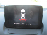 バックでの駐車時に障害物が近づくと音と画面上で教えてくれるパーキングセンサーです。