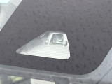 【スマートアシスト】走行中に前方の車両等を認識し、衝突しそうな時は警報とブレーキで衝突回避と被害軽減をアシスト。より安全にドライブをお楽しみいただけます。