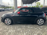 ソフトトップを閉じてもお洒落なスタイルは変わりません!
