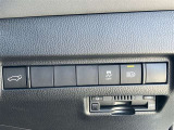 後ろが狭くてもサッと積める。途中で止められる安心のバックドア。後ろの駐車スペースが狭い時に重宝しますよ♪