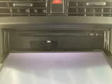 ディスプレイオープンで音楽CD、DVDが挿入可能です。