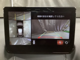 360度モニターは、4つのカメラによる前後左右・俯瞰映像でドライバーからは見えない領域の危険認知をサポート!全周囲の死角を減らし、狭い駐車場や幅寄せ、T字路の進入などの運転の安心感を高めますッ!