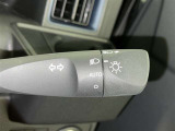 トンネルなど、周囲の明るさの変化でランプ類を自動オン・オフするコンライトです(消し忘れ防止機能付)