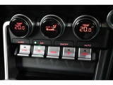 運転席と助手席、それぞれ温度調節ができ、オールシーズン快適なオートエアコンとなっております!