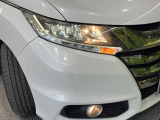 【LEDヘッドライト】悪天候や夜間走行時も良好な視界を確保し安心して運転できる高輝度LEDヘッドライトを装備!点灯速度が早く、消費電力も抑えられています。