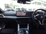 ご購入後の保証【2年または1年】は全国のBMW正規ディーラーにてご対応できます。保証期間中に万が一トラブルが発生した場合でも安心!緊急連絡の24時間フリーダイヤルで対応します。