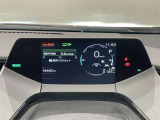 スタイリッシュなデザインのインパネ。各操作スイッチは使いやすい位置に配置されてます。