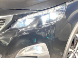 ●LEDヘッドライト:夜間走行時も良好な視界を確保し安心して運転できる高輝度LEDヘッドライトを装備!点灯速度が早く、消費電力も抑えられています。