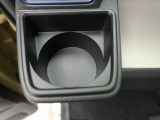 カップホルダーは運転席や助手席からちょうど手の届く位置です!!